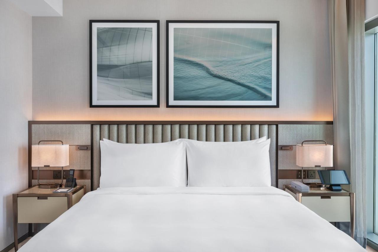 Address Creek Harbour Hotel Dubaj Kültér fotó A guest room at the Hilton Garden Inn