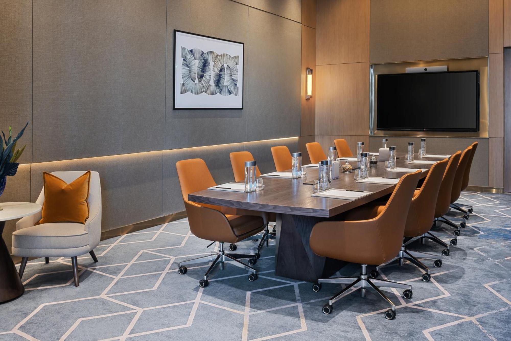 Address Creek Harbour Hotel Dubaj Kültér fotó Meeting room at the Conrad London St. George Wharf