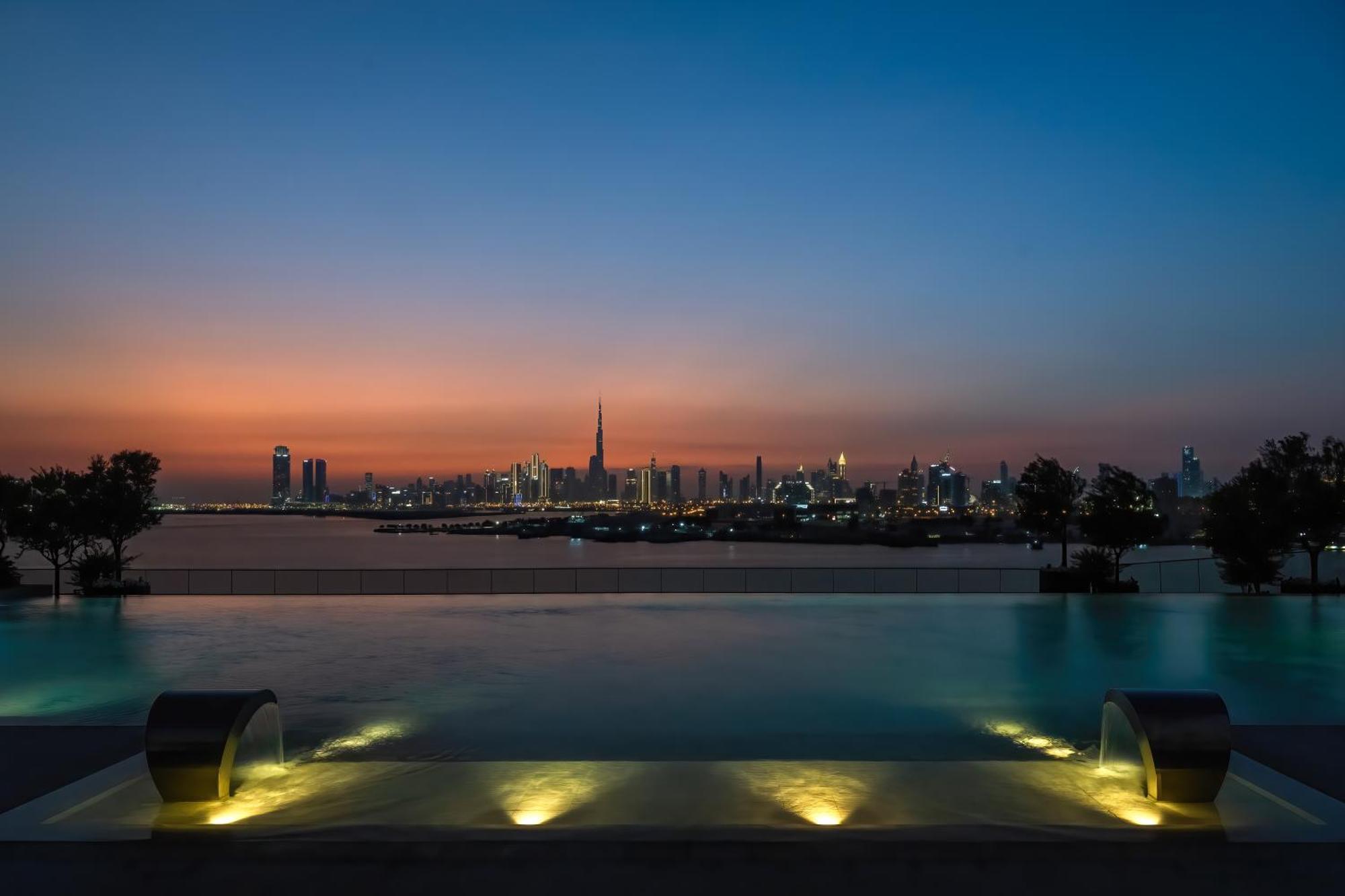Address Creek Harbour Hotel Dubaj Kültér fotó View of the Dubai skyline from the pool deck